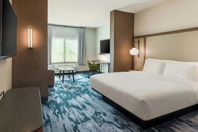 استوديو بسرير كينج مع أريكة لذوي الإعاقة، Fairfield by Marriott Inn & Suites Hanford 1/5
