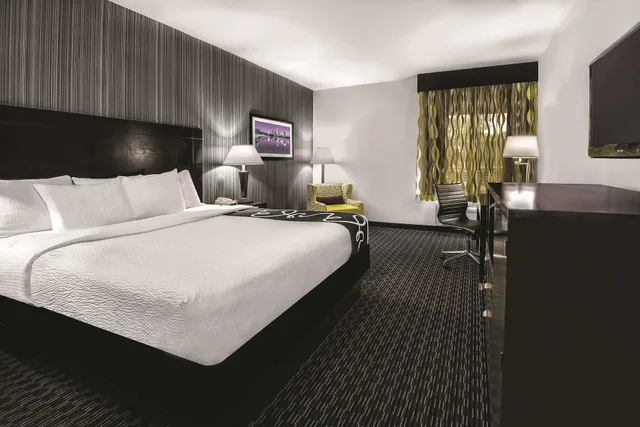 غرفة تنفيذية بسرير كينج، La Quinta Inn & Suites by Wyndham Austin - Cedar Park 1/2