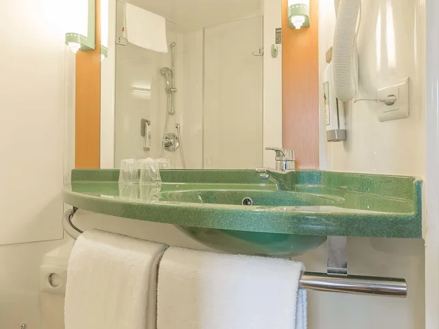 غرفة قياسية بسرير مزدوج لذوي الإعاقة، IBIS GENEVE AEROPORT 3/4