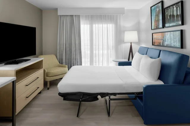 غرفة بسرير كينج بشرفة، Residence Inn By Marriott Daytona Beach Oceanfront 1/3