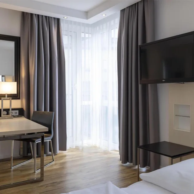 Superior, King Bed, Balcony, Scandic Berlin Kurfurstendamm 8/10