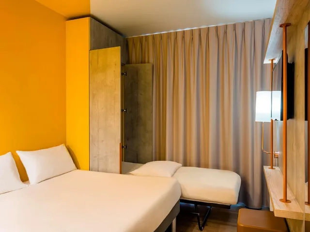 غرفة بسرير مزدوج وسرير بطابقين، Ibis Budget Strasbourg La Vigie 4/8