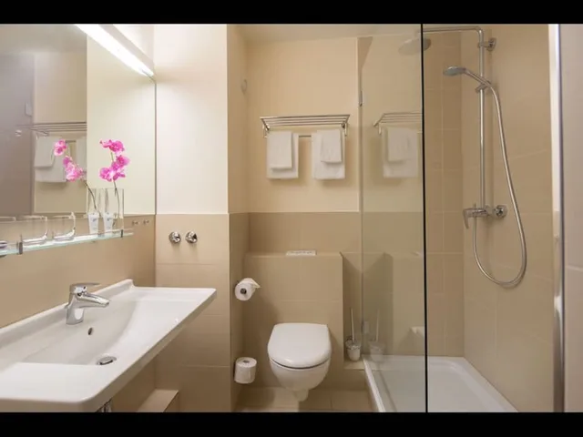 1 Bedroom, Queen Bed, City View, Balcony, Room in B&B - Studio for 2 People in Hamburg Mitte, Cozy and Modern 5/10