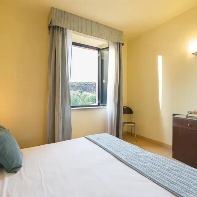 غرفة كلاسيكية بإطلالة على الحديقة بشرفة، RADA SIRI HOTEL 1/5