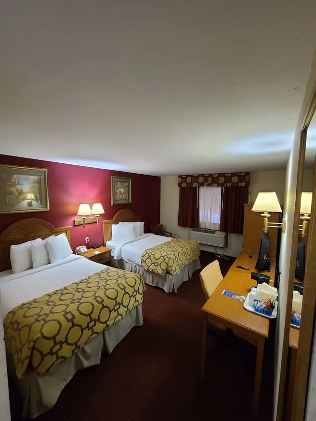 Room, 2 Double Beds, Pet Friendly, Baymont by Wyndham Perrysburg/Toledo 5/9
