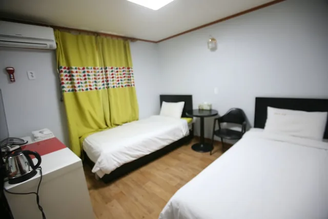 Room, Twin Beds, Jeongdongjin Motel 2/3