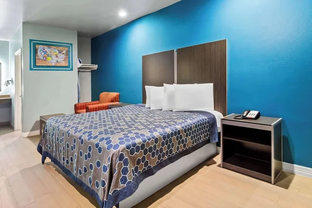 غرفة بسرير كينج، Econo Lodge Inn & Suites Channelview - Houston East 1/1