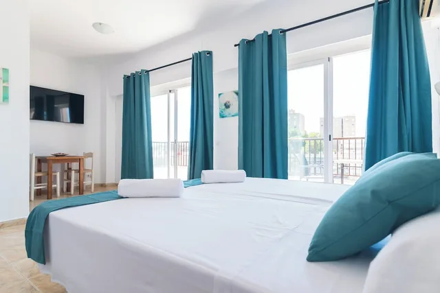 استوديو بسرير كوين بشرفة بإطلالة جزئية على البحر، Hotel Lis 2/10