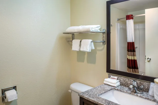 غرفة ديلوكس بسريرين كوين، Red Roof Inn Richmond, IN 2/2
