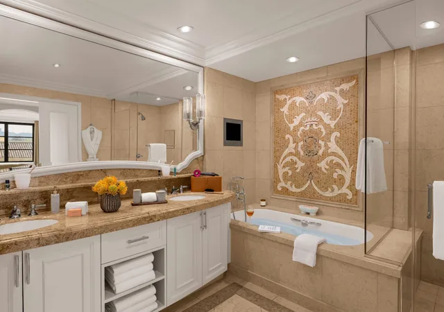 غرفة سوبيريور بسريرين كوين، The Maybourne Beverly Hills 3/3