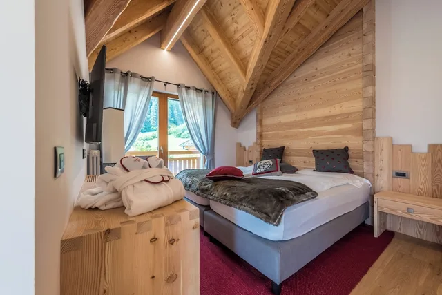 جناح بسرير كوين، TEVINI DOLOMITES CHARMING HOTEL 1/1