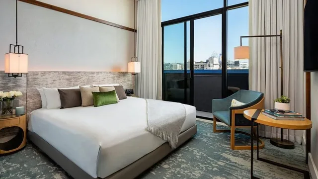 Silver, King Bed، Dream Hollywood Hotel 5/10