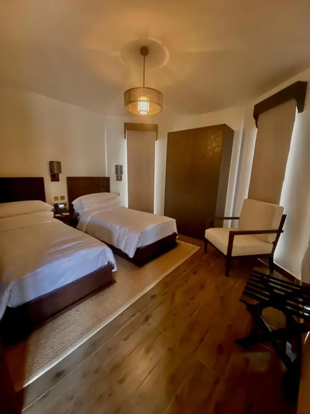 خيمة بسرير كينج وسرير فردي بغرفتي نوم بمسبح خاص، Al Badayer Sharjah Resort 2/3