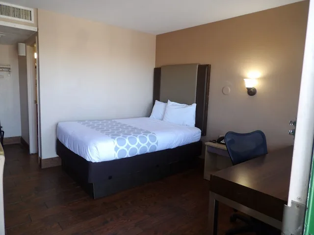 Standard, Double Bed, Accessible, Econo Lodge Inn & Suites Yuma 1/3