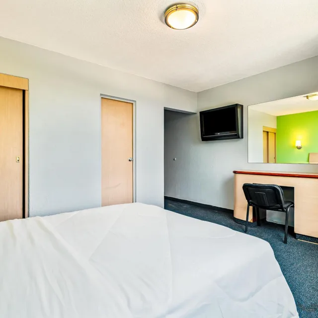 جناح جونيور، Hotel Arizona 2/6