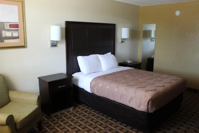 غرفة بسرير كوين للمدخنين لذوي الإعاقة، Quality Inn Conway - Greenbrier 2/4