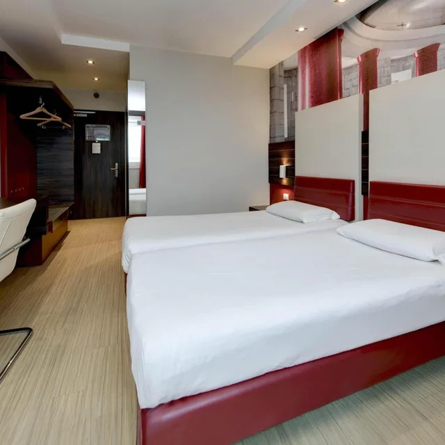 غرفة بسريرين منفصلين، B&B Hotel Trento 2/10