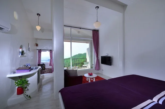 غرفة قياسية رباعية بسريرين مزدوجين بإطلالة على البحر بشرفة، Sunnyroom 2/3