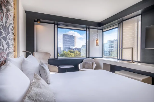 غرفة سوبيريور بسرير كينج بإطلالة على المدينة، The Hotel Ex Hilton Brussels 2/2