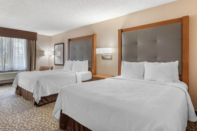غرفة قياسية بسريرين كوين، Best Western Plus Oak Harbor Hotel & Conference Center 3/10
