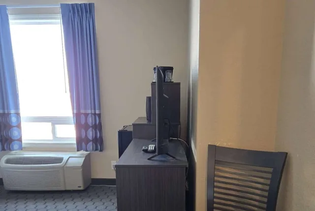 جناح بسرير كوين بغرفة نوم واحدة، Super 8 Swan River Mb 4/7