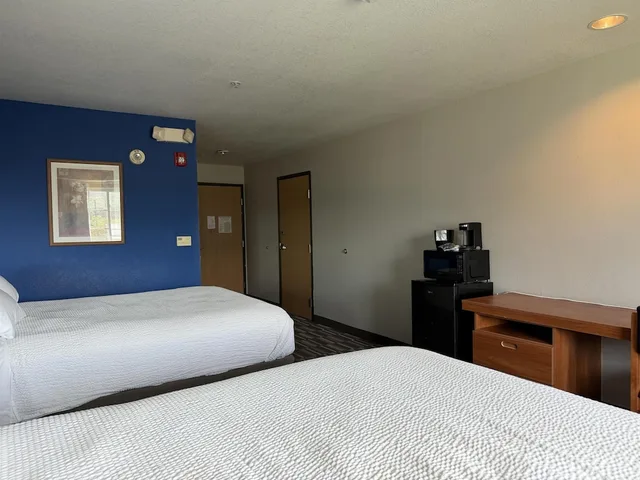 غرفة قياسية بسريرين كوين، Microtel Inn & Suites Huntsville 3/4