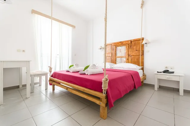 شقة بسرير مزدوج بإطلالة على الجبل بغرفة نوم واحدة مع أريكة، Happiness Apartments 1/5
