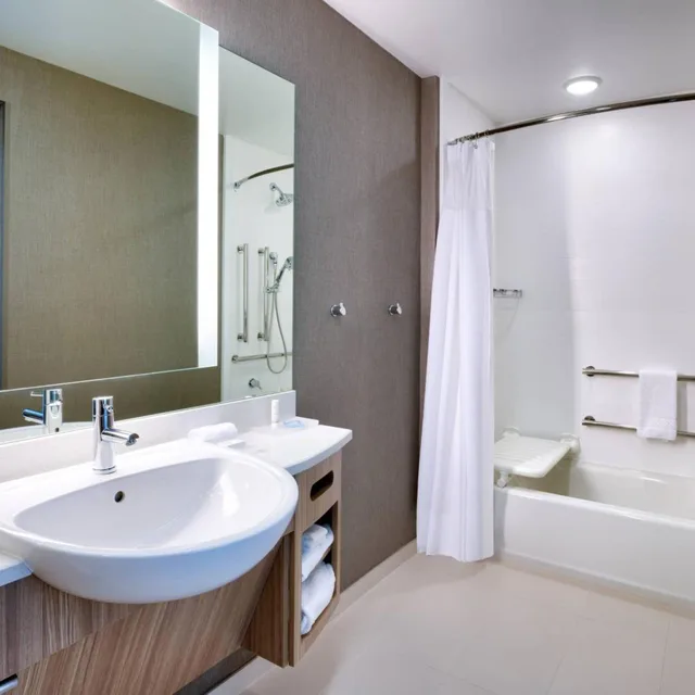 جناح بسريرين كوين مع سرير سحّاب إضافي مع أريكة لذوي الإعاقة، Springhill Suites Colorado Springs North/Air Force Academy 3/4