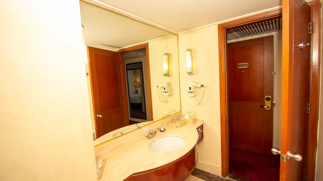 Plaza, Club, Deluxe، Redtop Hotel Convention Center 2/2