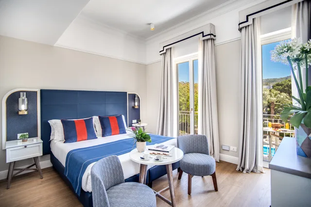 غرفة سوبيريور بسريرين منفصلين أو سرير مزدوج بشرفة، Hotel Mediterraneo Sorrento 2/3