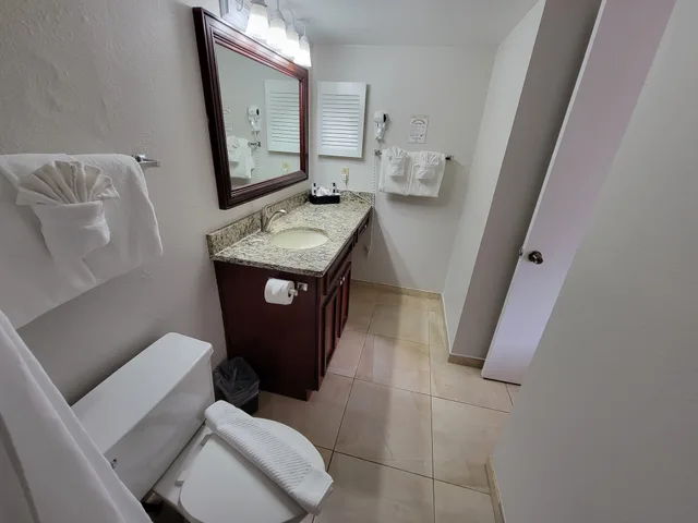 جناح ديلوكس بغرفتي نوم، Parc Corniche Condominium Suites 5/5
