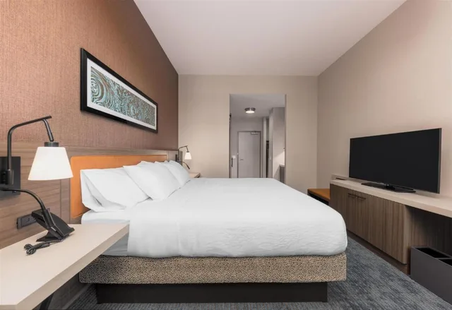 Deluxe, Double Bed, with View, Hilton Garden Inn Chicago Central Loop 2/3