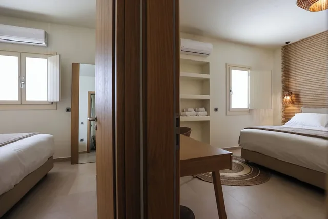 Executive, Suite, Queen Bed, Sofa, Hot Tub, Life Suites 2/3