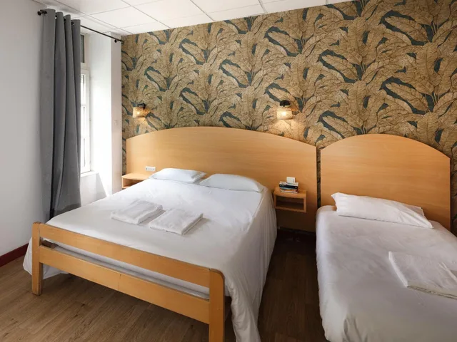 غرفة ثلاثية، HOTEL DE LYON 9/10