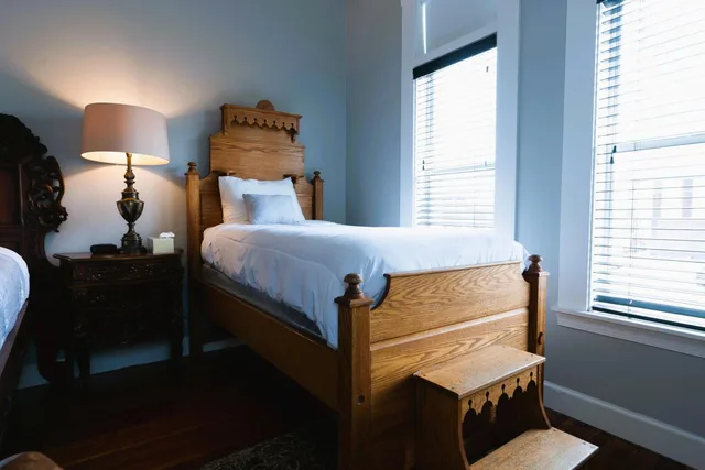 Rustic, Deluxe, 2 Queen Beds, Oak Tree Hotel 9/10