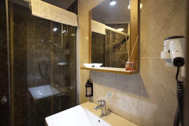 غرفة ثلاثية بثلاثة أسرّة، Tashkonak Hotel 8/8