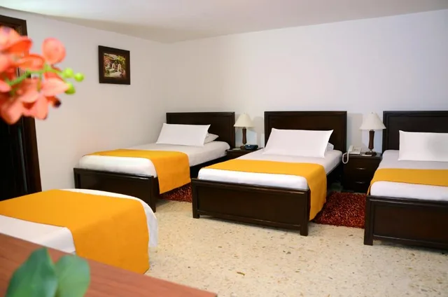 غرفة ثلاثية، Hotel Karlo 6/10