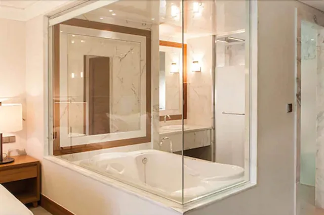 غرفة بريميير بسرير كينج بإطلالة على المتنزه، Pine Grove Hotel 6/9