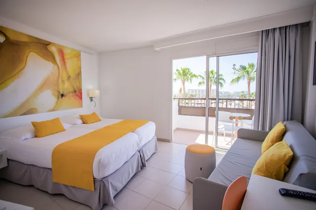 غرفة كلاسيكية بسرير مزدوج بشرفة، Servatur Waikiki 2/6