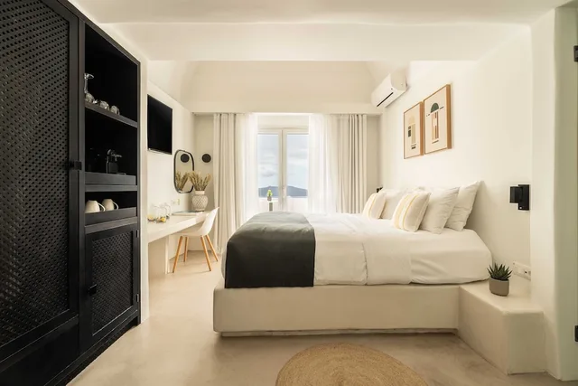 deluxe room caldera view quadruple، Rocabella Deluxe Suites And Spa 2/3