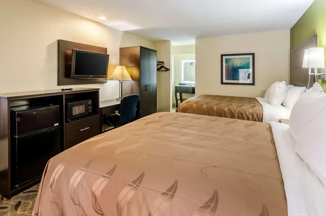 غرفة بسريرين كوين، Quality Inn Tanglewood 2/3