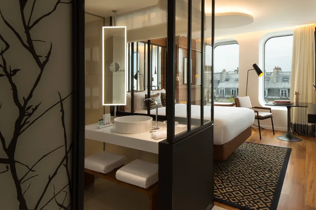 غرفة عائلية بسرير مزدوج وسريرين منفصلين، Renaissance Paris Republique Hotel 8/10