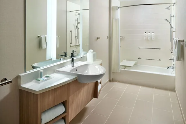جناح بسرير كينج مع سرير سحّاب إضافي لذوي الإعاقة، SpringHill Suites by Marriott Arlington TN 4/5