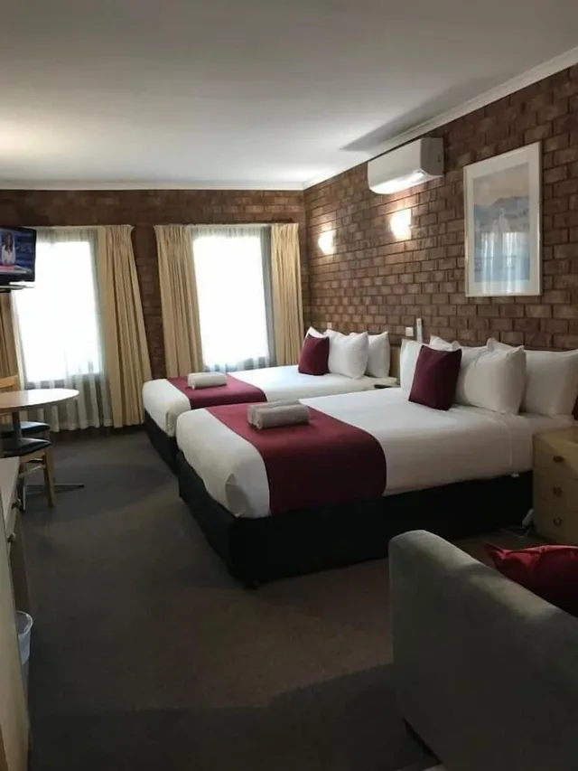 غرفة بسريرين مزدوجين، Courtyard Motor Inn 1/2