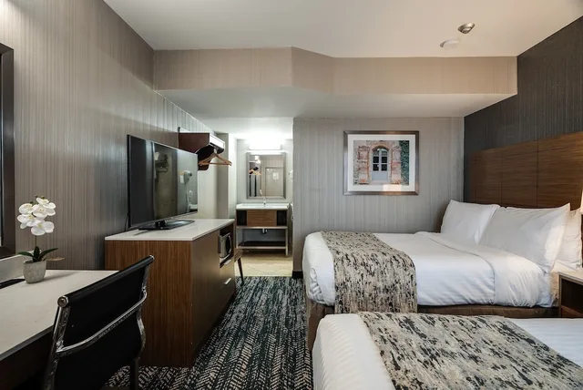 جناح تنفيذي بسريرين كوين، Monte Carlo Inn Toronto West Suites 5/7