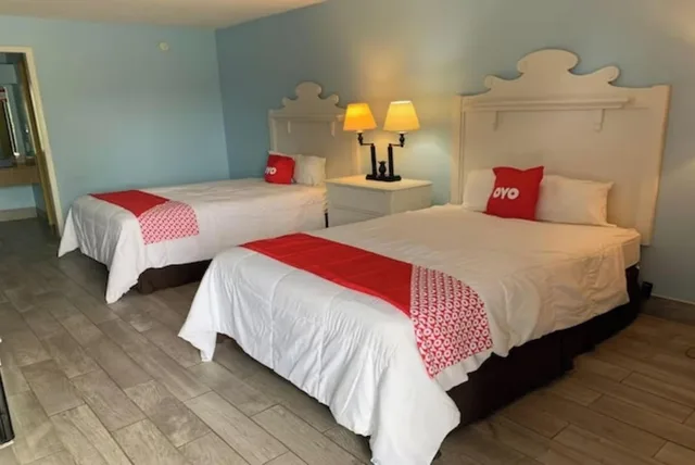 غرفة بسريرين مزدوجين، OYO Hotel Dundee By Crystal Lake 3/10