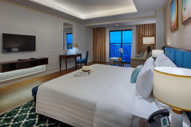 Deluxe, Queen Bed, Bay View، Flc Ha Long Bay Golf Club And Luxury Resort 6/10