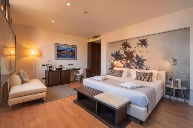 جناح جونيور، Savhotel Aemilia Bologna 1/5