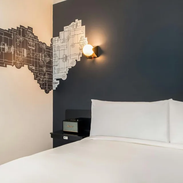 Loft, King Bed, Partial View، Aloft Sacramento Airport Natomas 2/3