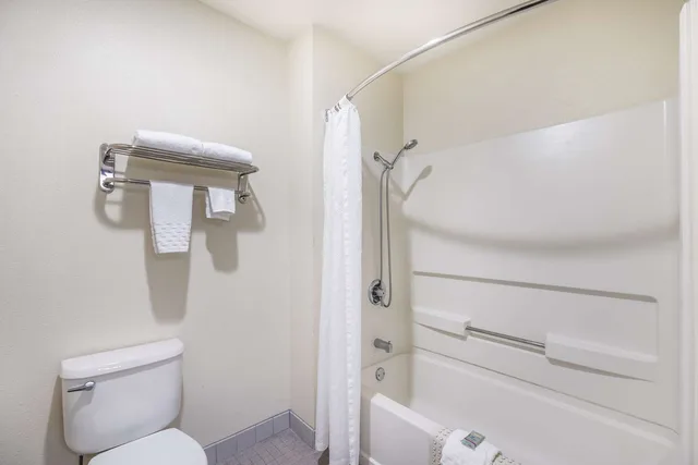 غرفة بسرير كينج، Best Western Capital City Inn 4/4